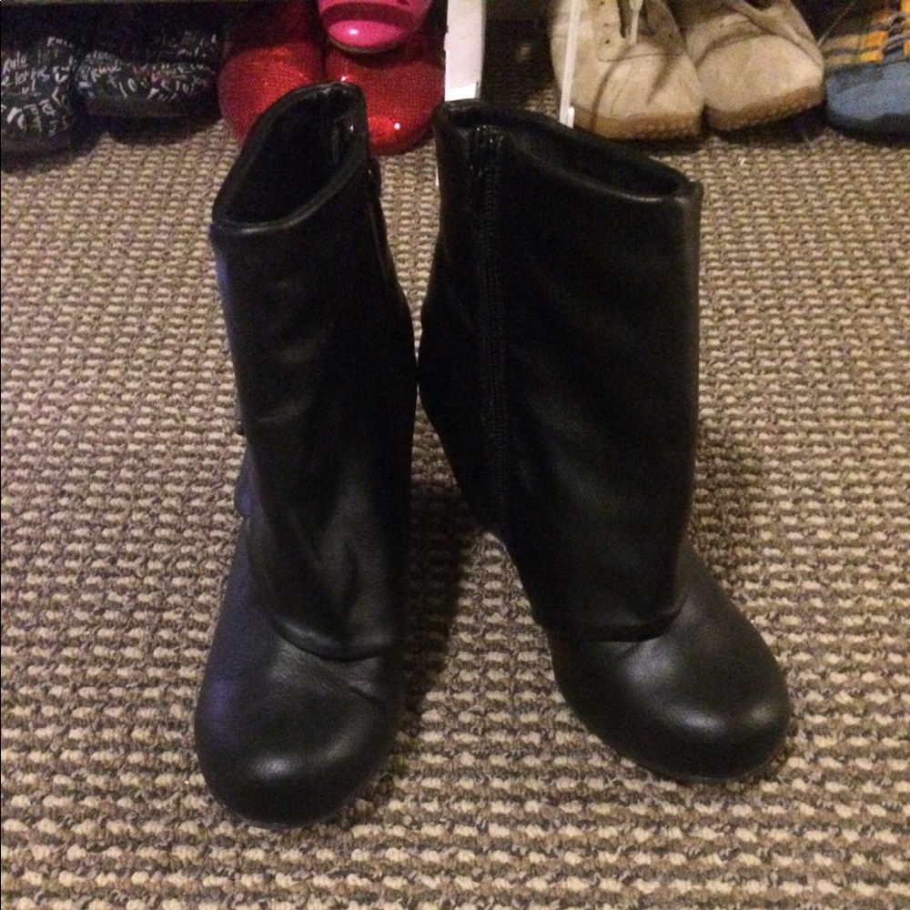 Hot Black Boots!